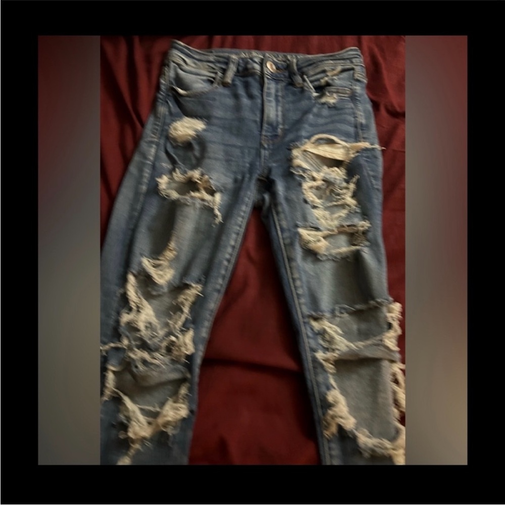 AMERICAN EAGLE DISTRESSED SKINNY JEANS